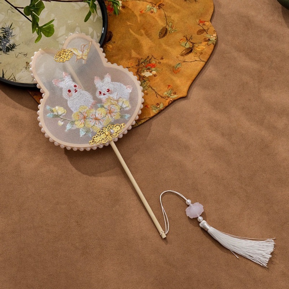 Embroidery Rabbit - مروحة يدوية صينية الطراز مطرزة بمقبض