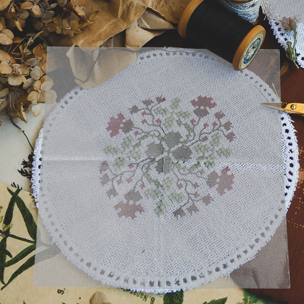 Embroidery Free Pattern - مجموعة من 8 قطع ورق تطريز