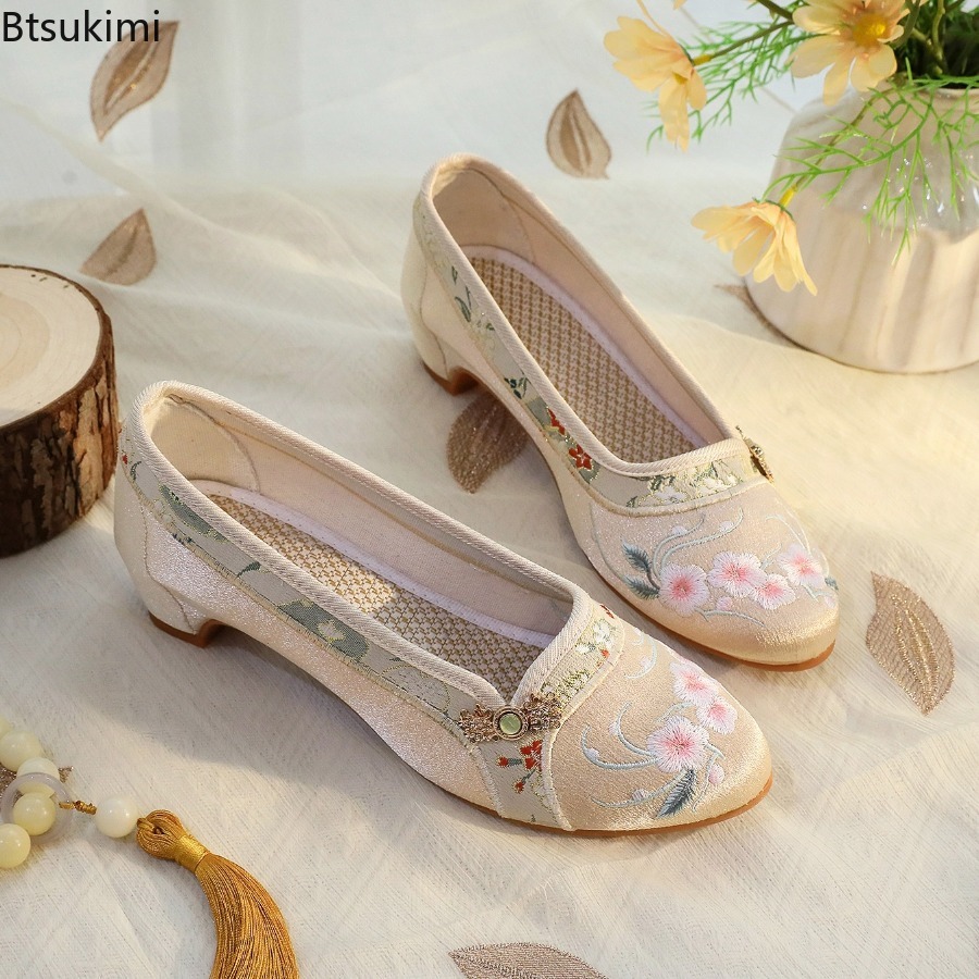 أحذية نسائية جديدة لعام 2026 ب - مراجعة Embroidery Simple وسعره