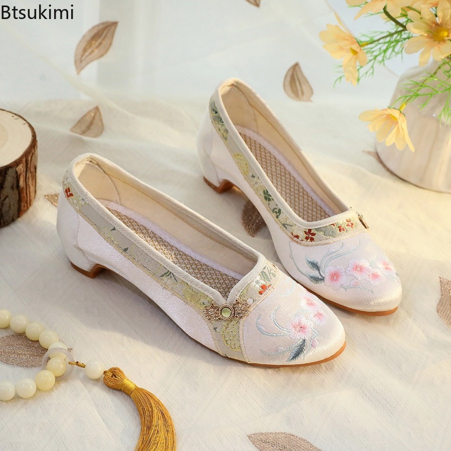 أحذية نسائية جديدة لعام 2026 ب - مراجعة Embroidery Simple وسعره
