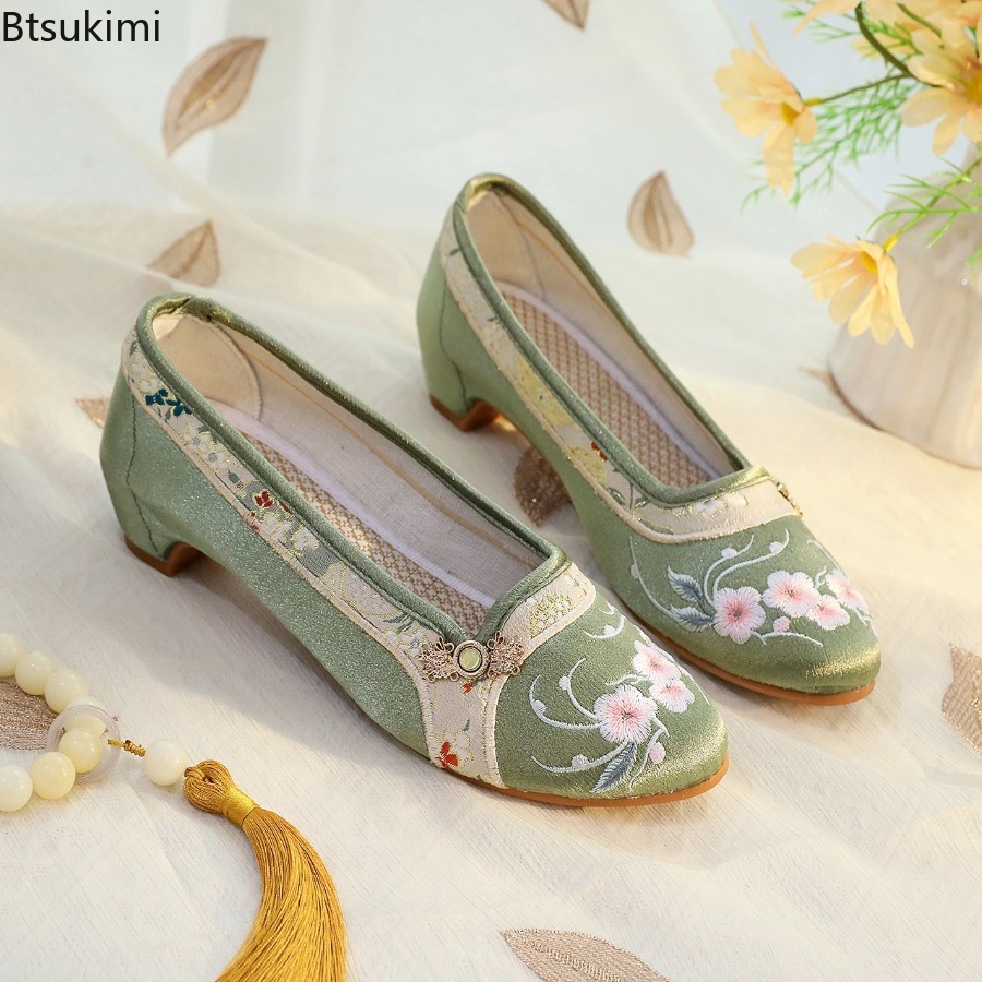 أحذية نسائية جديدة لعام 2026 ب - مراجعة Embroidery Simple وسعره